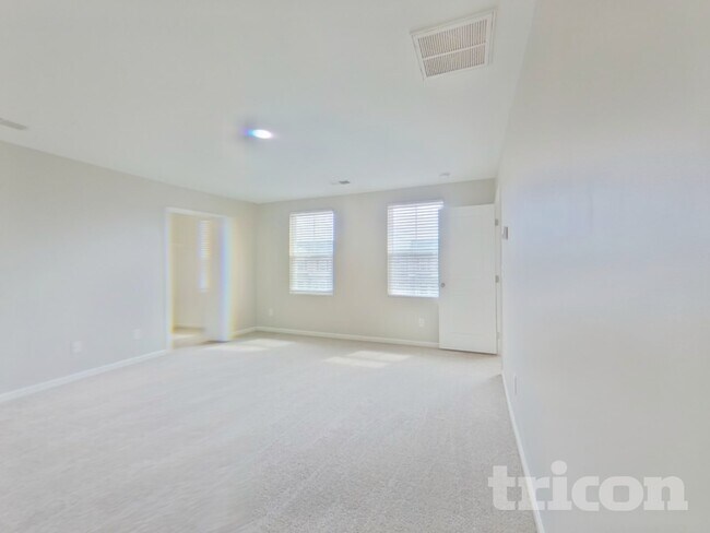 Building Photo - 656 McCormick Ln