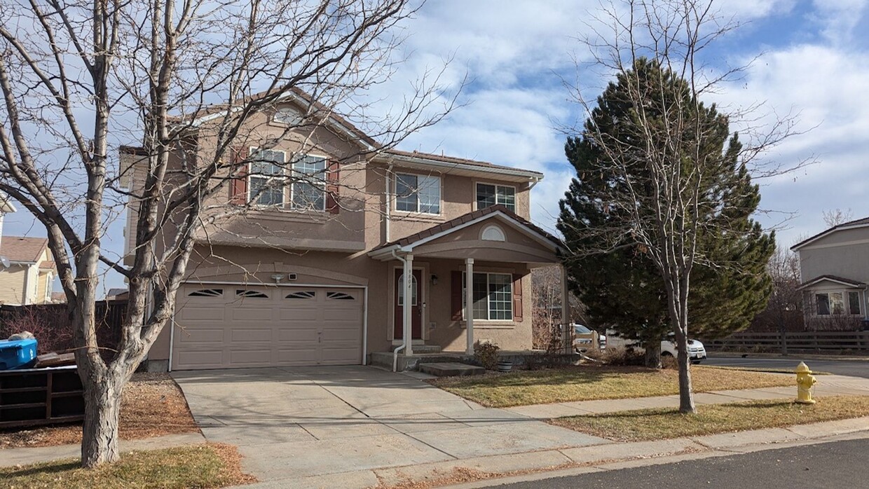 Foto principal - 4 bedroom home! Unifinished basement! 2-ca...