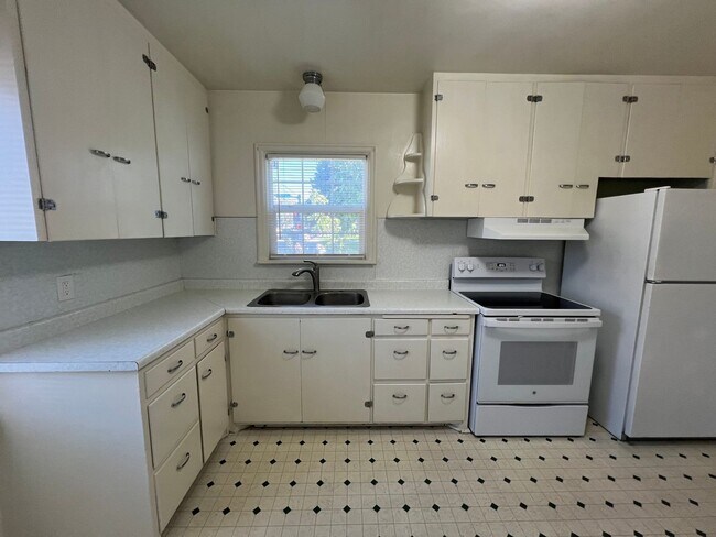 Building Photo - 707-709 S 5th Ave