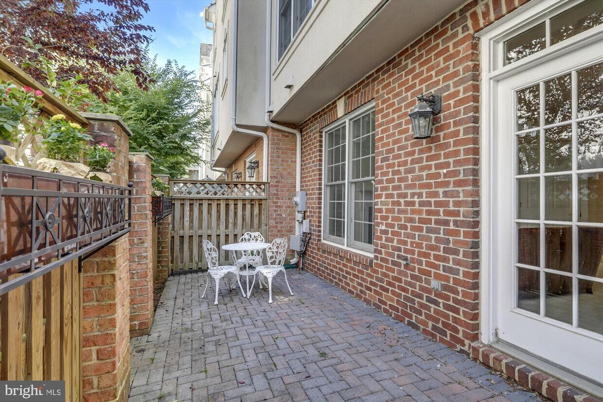 1323 Lawson Ln, McLean, VA 22101 Townhome Rentals in McLean VA