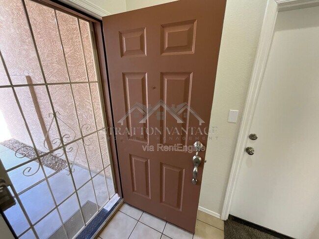 Foto del edificio - 3521 E Juanita Ave