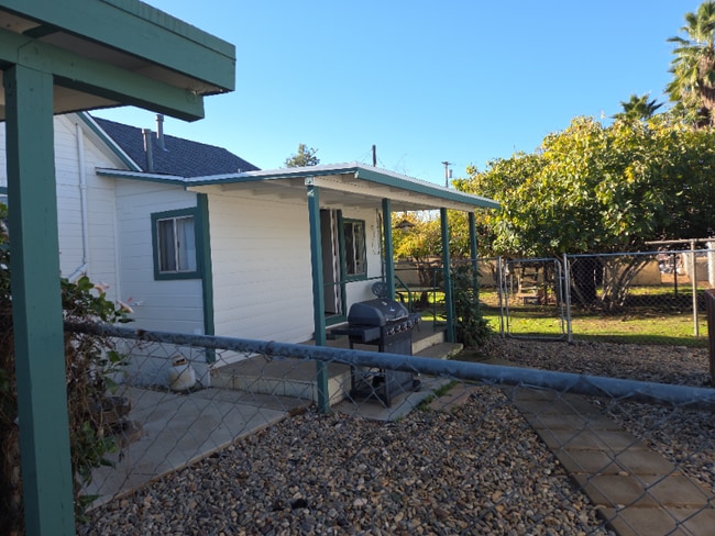 Building Photo - 115 8th St