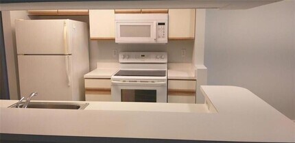 Building Photo - 9933 Westview Dr