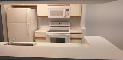 Building Photo - 9933 Westview Dr
