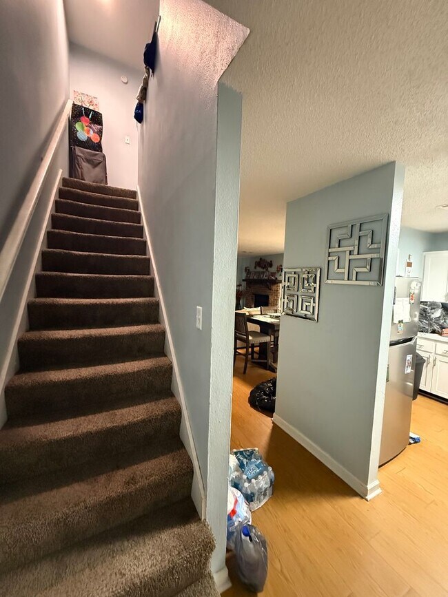 Foto del edificio - Upgraded 2BR/1.5BA Townhouse Apartment Con...