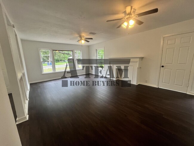 Foto del edificio - Fully Remodeled 3 Bedroom 2 Bathroom