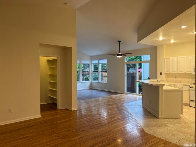 Foto del edificio - 4652 Bradford Ct