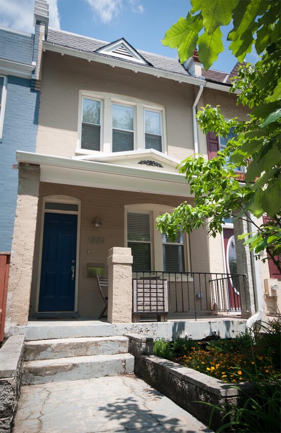 Primary Photo - 1005 Kenyon St NW
