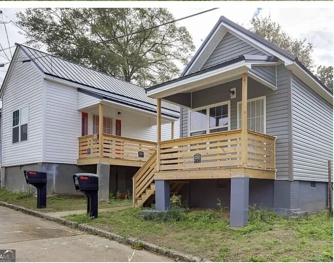 Building Photo - 1418 2nd Ave