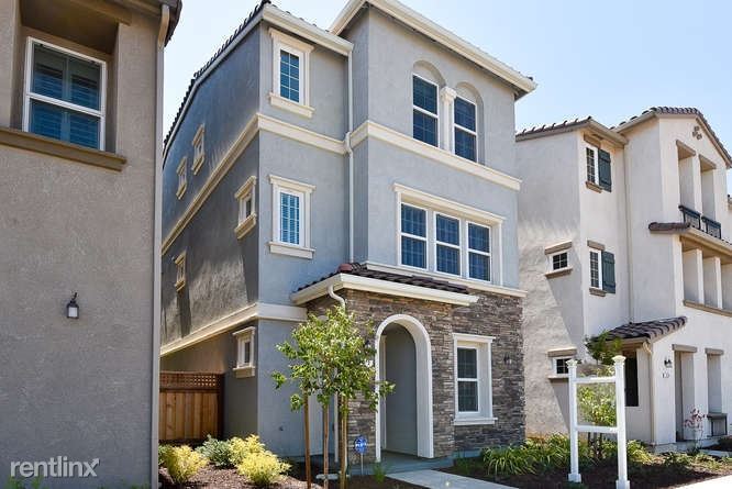 Primary Photo - 4 br, 3.5 bath Townhome - 52 Granada