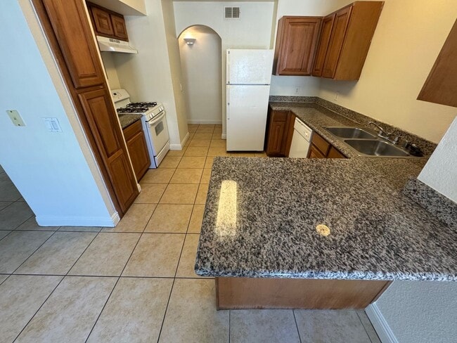 Building Photo - BRIGHT 2-BEDROOM CONDO IN CENTRAL LAS VEGAS