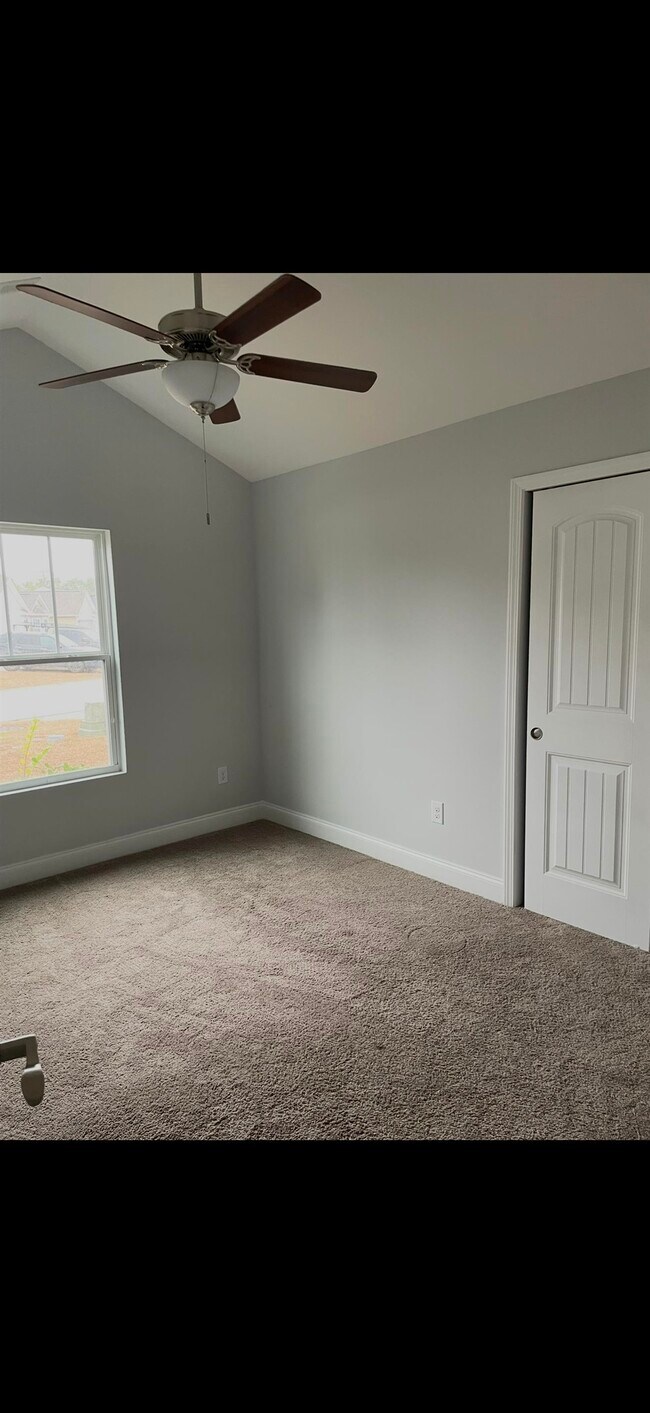 Foto del edificio - 205 Fishburn Dr