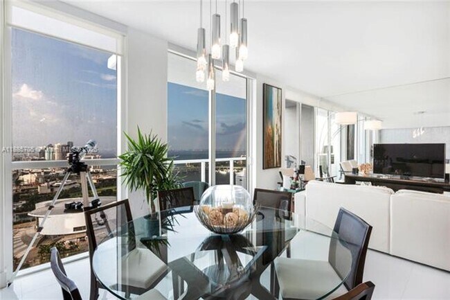 Foto del edificio - 244 Biscayne Blvd