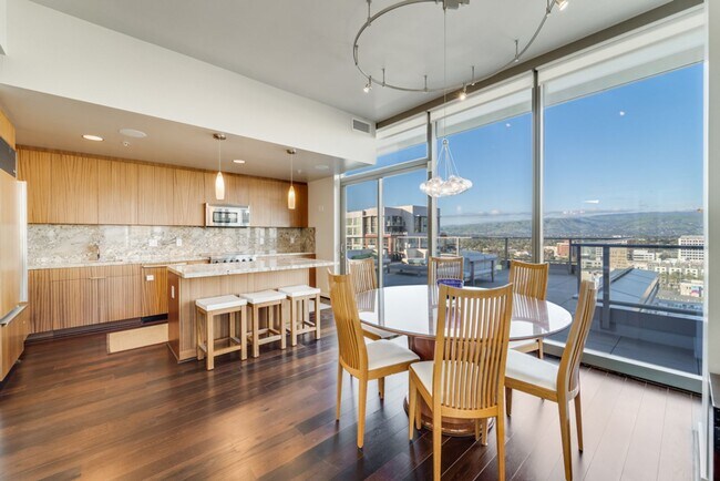 Foto del edificio - Gorgeous 3 Bedroom Condo with Huge Outdoor Space at Axis