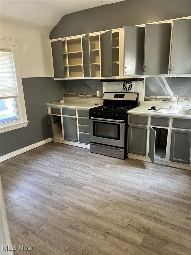 Foto del edificio - 5213 Fleet Ave