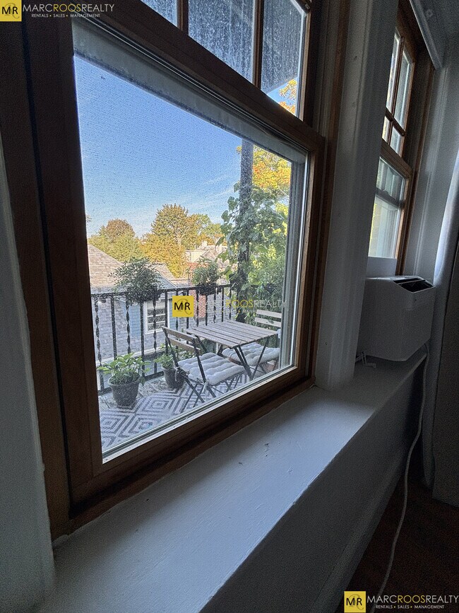 Building Photo - 52 Strathmore Rd