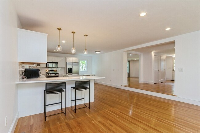 Foto del edificio - 37 Philbrick Rd