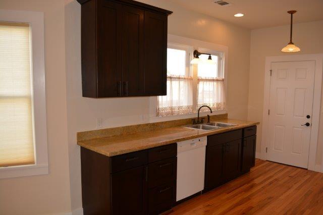 Building Photo - BEAUTIFUL! 3/2, yard, garage, pet friendly