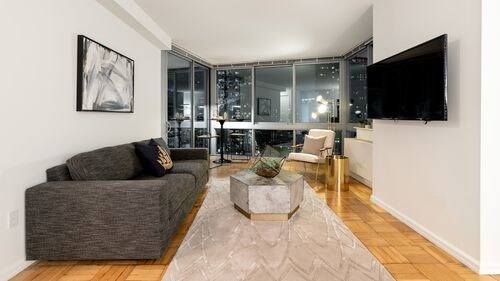 Foto del edificio - 501 W 37th St