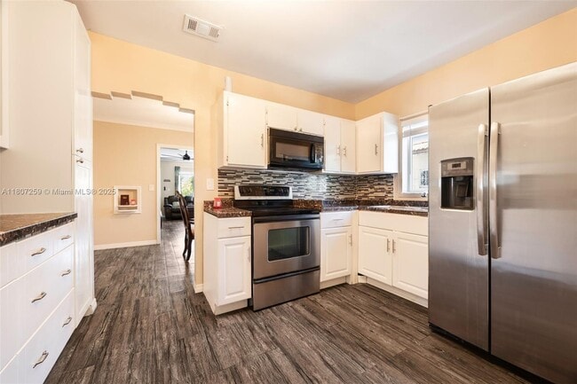 Building Photo - 261 SW 48th Ct