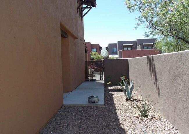 Side Patio - 3135 N Olsen Ave