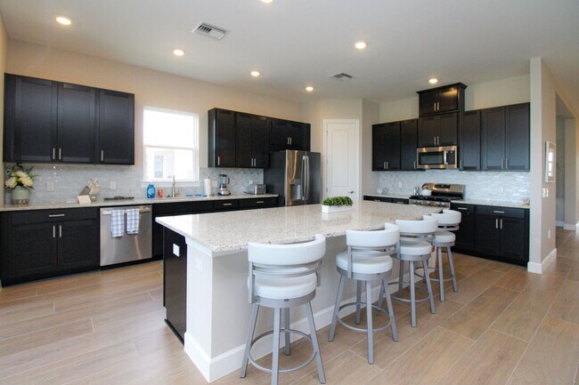 Foto del edificio - ** BRAND NEW 4 BED-3 FULL BATH BEAUTIFUL S...