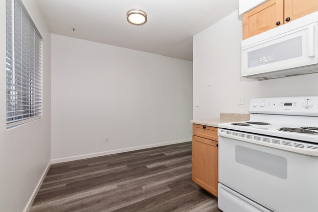 Building Photo - 2209 S Granada Dr