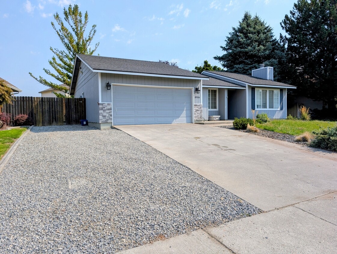 Foto principal - 8906 W Hood Ave