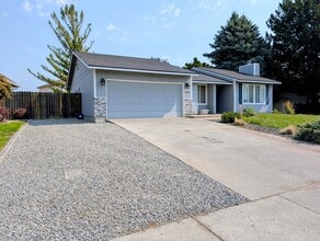 Building Photo - 8906 W Hood Ave