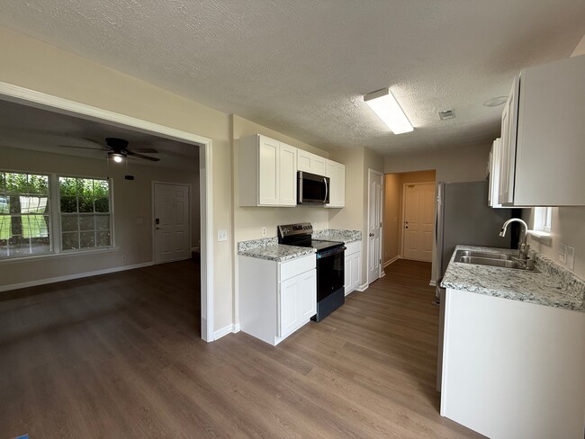 Building Photo - 1240 Shannon Ln