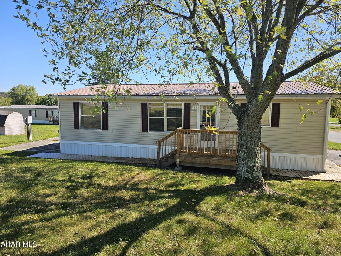 Primary Photo - 124 Skyline Dr