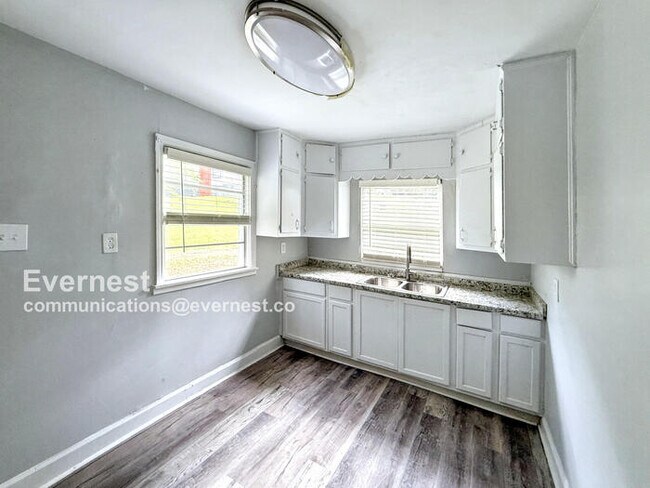 Foto del edificio - 618 Brunson Ave