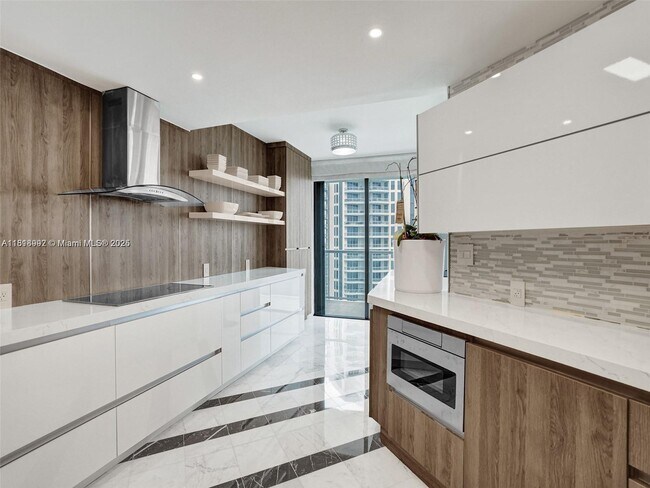 Foto del edificio - 4000 Island Blvd