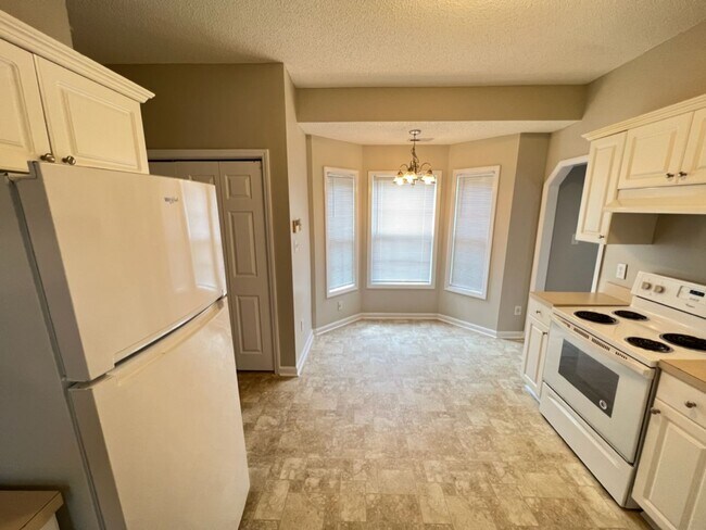 Building Photo - Large 3 bedroom home near downtown Raleigh!