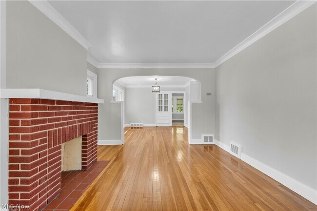 Foto del edificio - 3396 W 130th St