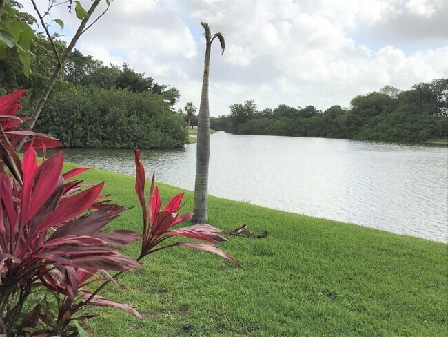 Building Photo - 10418 Lake Vista Cir