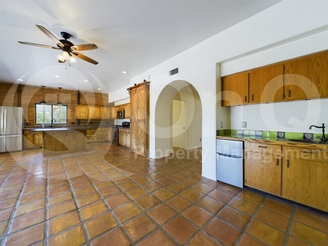 Building Photo - 7821 S Ave De Belleza