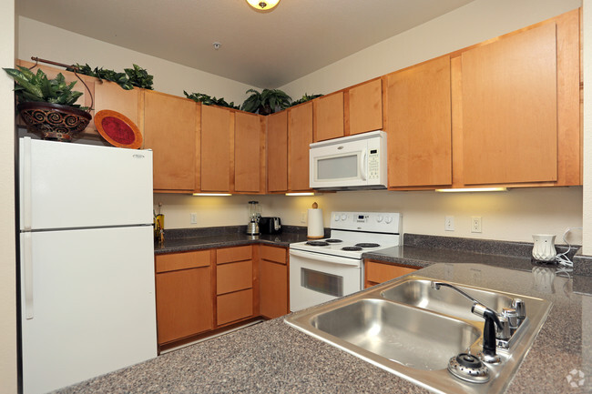 4BR - Kitchen - The Edge