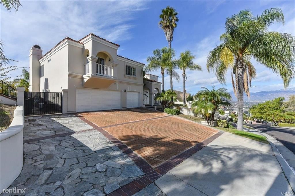 Foto principal - 5 br, 3.5 bath House - 1063 Holiday Dr