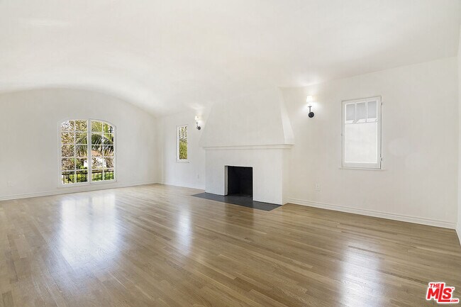 Foto del edificio - 450 N Orange Dr