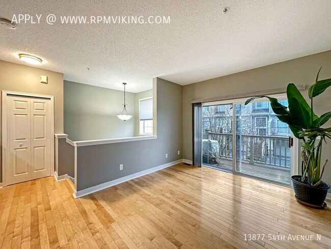 Building Photo - 2br 1.5ba Townhouse ~ Security Deposit Fre...