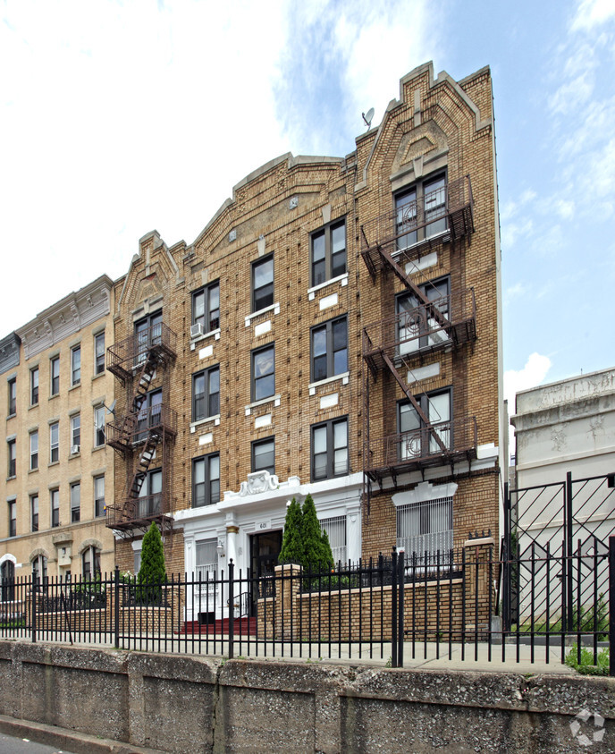 Primary Photo - 601 Park Pl