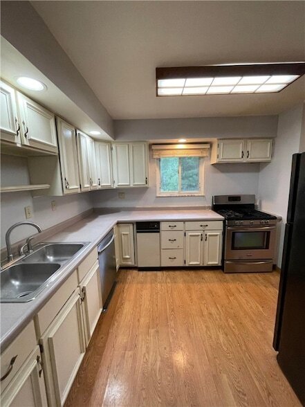 Building Photo - 575 Joan St