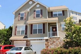 Building Photo - 282 Winding Hill Dr