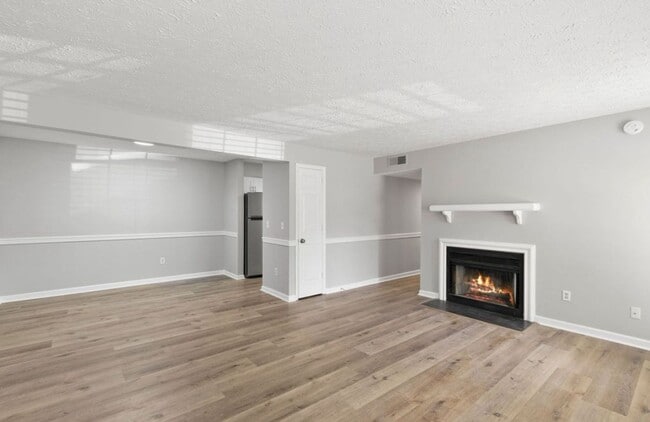 Building Photo - 2 bed 1.5 Bath coming soon