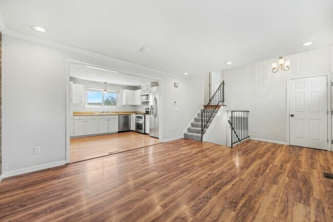 Foto del edificio - Exceptional and spacious three bedroom, two bath home in Thornton.