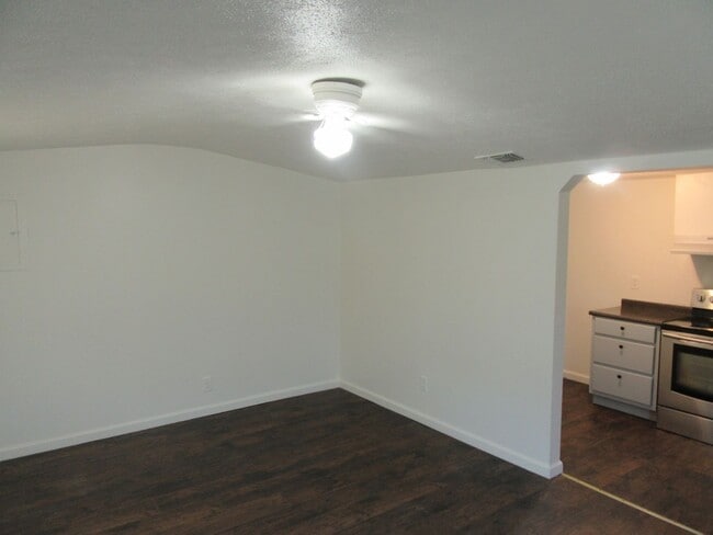 Building Photo - 237 Helen Ave