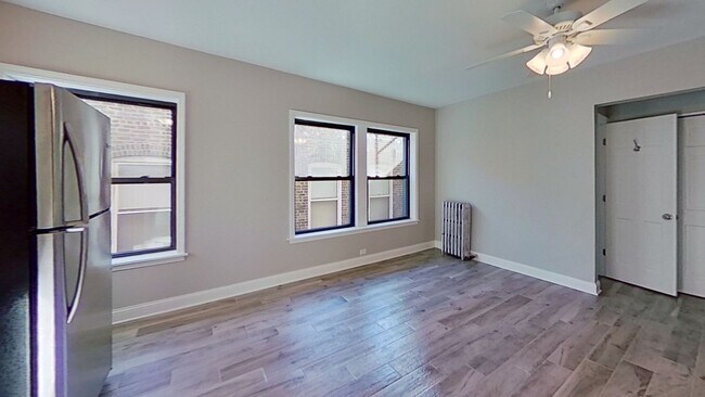 Building Photo - 610 W Deming Plz