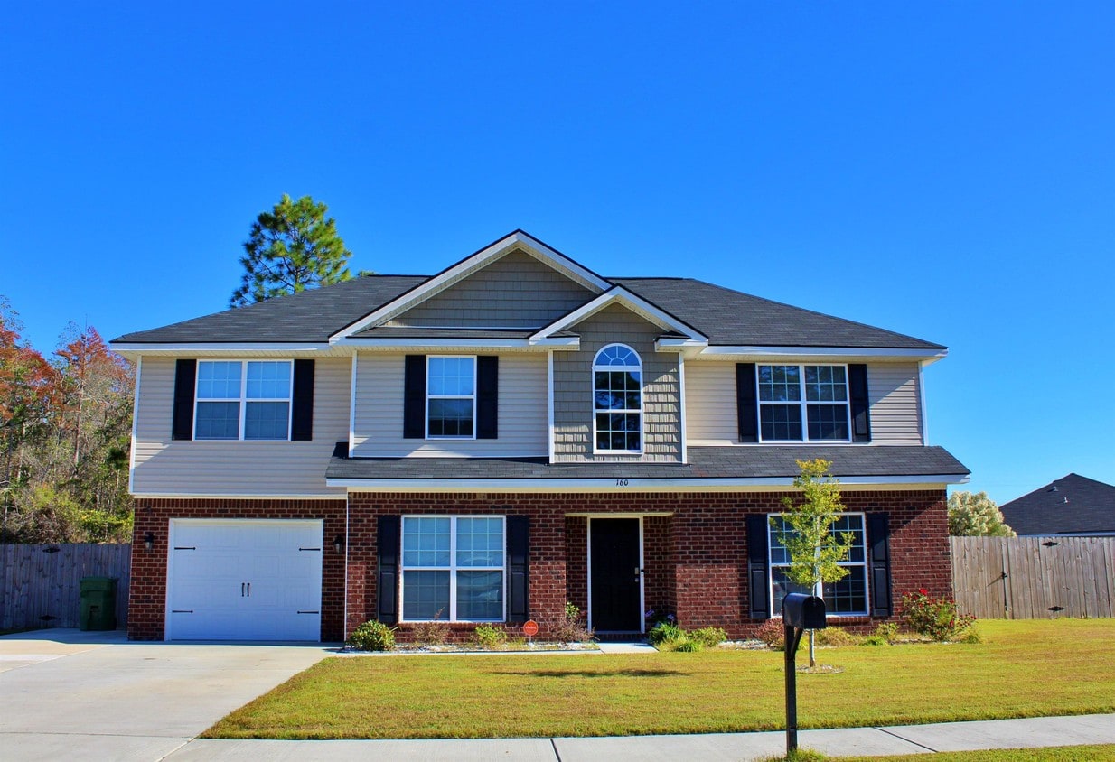 160 Grandview Dr, Hinesville, GA 31313