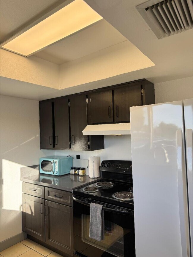 Photo - 8130 N 33rd Dr Apartment